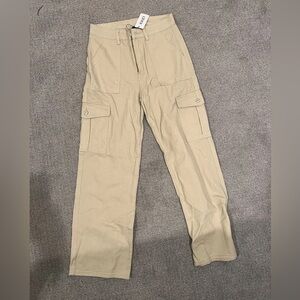 *NWT* Cider Cotton Beige Cargo Pant - Small